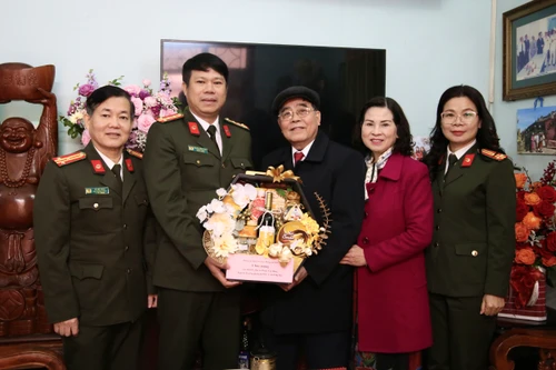 Phòng Kỹ thuật nghiệp vụ CATP Hà Nội thăm hỏi, tri ân các thế hệ lãnh đạo 