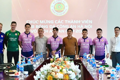 Khen thưởng các cầu thủ CLB Công an Hà Nội vô địch ASEAN Cup 2024