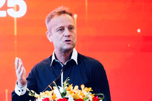 HLV Polking đập tan tin đồn chia tay CLB Công an Hà Nội