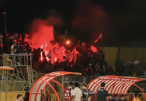 VFF áp khung phạt nhẹ nhất vụ đốt pháo sáng trên sân Vinh