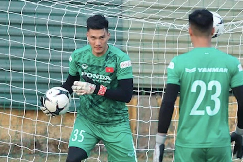 Thầy Park gạch tên 4 tuyển thủ