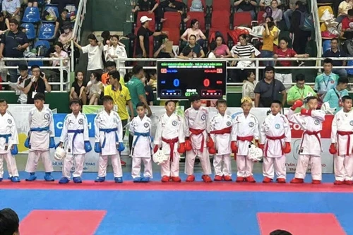 Đình chỉ HLV, trọng tài vụ "VĐV tố bị ép nhường huy chương"