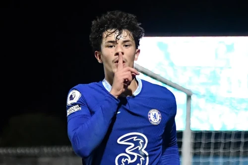 FIFA cấp phép cựu tiền đạo Chelsea khoác áo tuyển Thái Lan