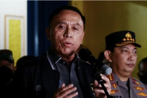 1.436 người ký đơn yêu cầu chủ tịch bóng đá Indonesia từ chức