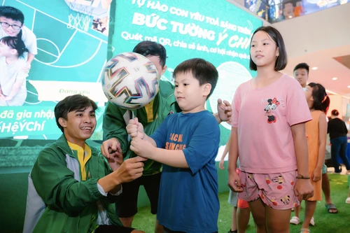 10.000 trẻ đăng ký tham gia "Bức tường ý chí"