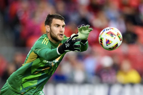 HLV Shin Tae-yong ngóng FIFA 'cởi trói' cho thủ môn gốc Hà Lan