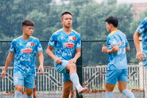 Tân binh Việt kiều Trần Thành Trung được đồng đội ngợi khen