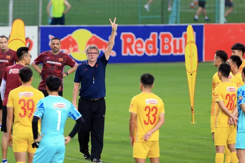 Chỉ 25/58 tuyển thủ Việt Nam tham gia buổi tập đầu tiên