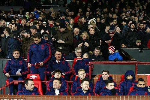 M.U bất ngờ tặng 2.300 áo đấu cho CĐV