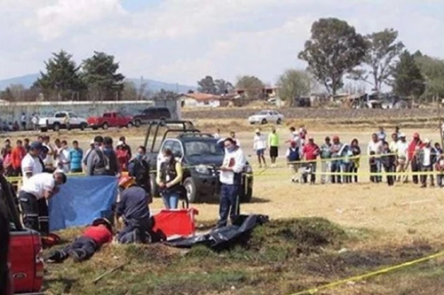 Chạy đi nhặt bóng, tá hỏa phát hiện một xác chết