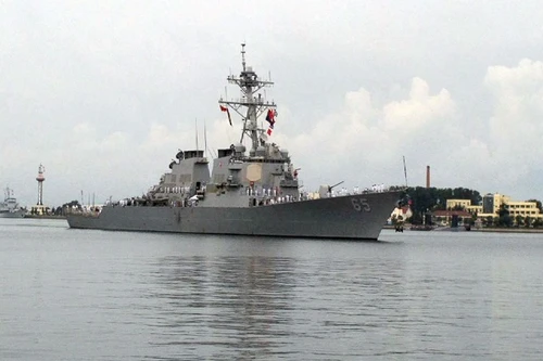 Tàu khu trục Mỹ lần đầu thăm Trung Quốc sau phán quyết về Biển Đông