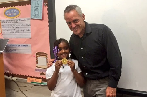 Tìm thấy huy chương vàng Olympic trong đống rác