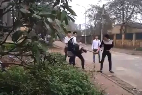 Rủ nhau “đánh hội đồng” xóm vì dám...mở nhạc to