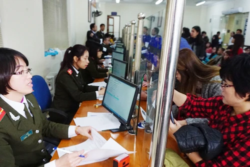 Sau Tết, người đến làm hộ chiếu tăng
