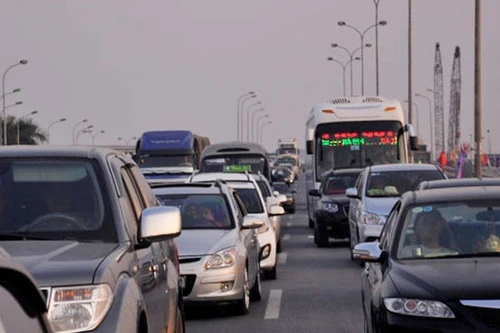 Bến xe người chật như nêm