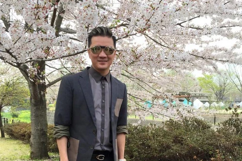 Đàm Vĩnh Hưng “trổ tài” nấu cơm cho bệnh nhân nghèo