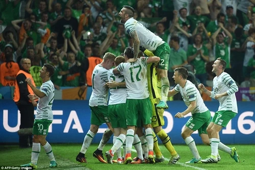 Quật đổ Italia, CH Ailen ghi tên vào vòng 1/8