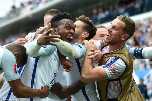 Anh 2-1 Wales: "Tam sư" ngược dòng ngoạn mục