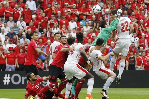 Thụy Sỹ chật vật vượt qua "tí hon" Albania tại EURO 2016