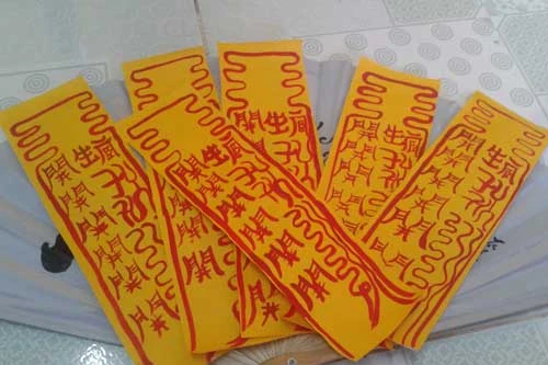 Nghi con trai bị "bỏ bùa", bắn chết thầy cúng