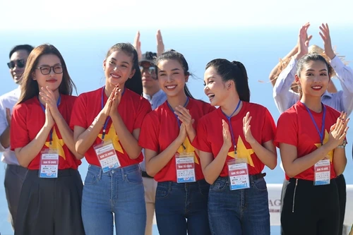 [ẢNH] Dàn hoa hậu "hâm nóng" giải chạy đặc biệt trên đảo Lý Sơn