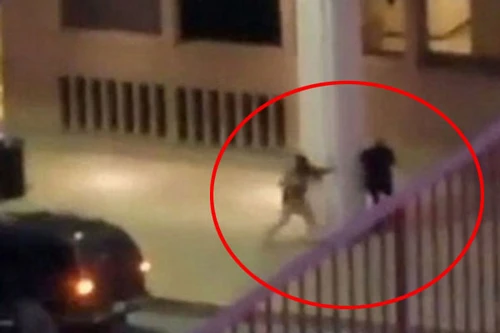 Cảnh tay súng hạ gục viên cảnh sát Mỹ từ sau lưng