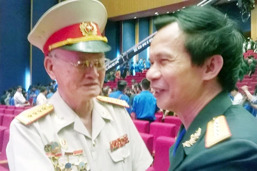 Xúc động nghe Đại tá 83 tuổi kể lại hai lần gặp Bác Hồ