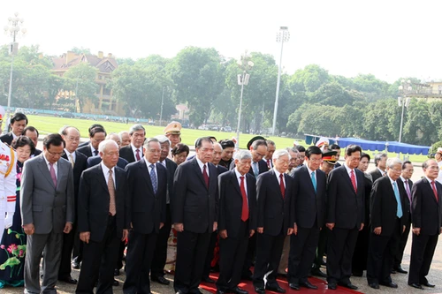 Các đồng chí lãnh đạo cấp cao vào Lăng viếng Chủ tịch Hồ Chí Minh