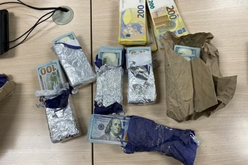Vận chuyển trái phép ngoại tệ tương đương 14 tỷ đồng có thể bị phạt tù tới 10 năm