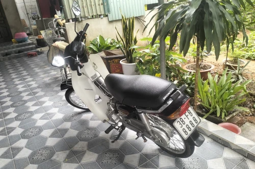 Từ việc 2 người cùng nhận 'chính chủ' xe máy biển số "tứ quý" 8: Xử lý ra sao?