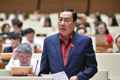 Đại biểu Quốc hội tranh luận về tên gọi của Luật Đường bộ