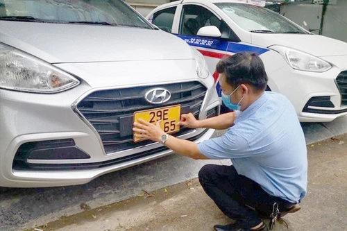 Có bắt buộc phải đổi biển số xe khi dừng kinh doanh vận tải?