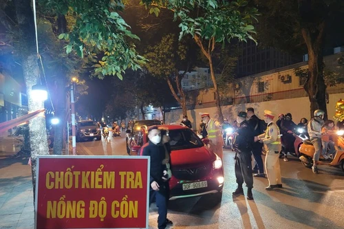 Đổ xô máy đo nồng độ cồn giá rẻ trên mạng: 'Tiền mất, tật mang'