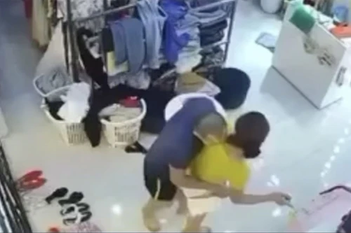 Vụ 'yêu râu xanh' dùng dao khống chế nữ chủ shop quần áo: Hiếp dâm không thành có bị xử lý hình sự?