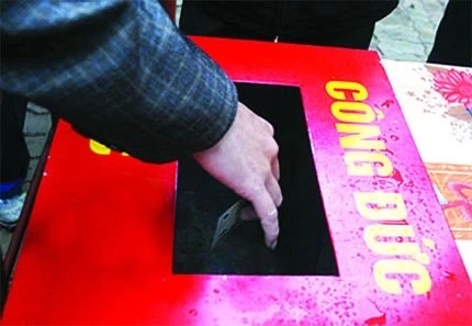 Từ hôm nay (19-3), tiếp nhận tiền công đức phải mở tài khoản hoặc sổ ghi chép