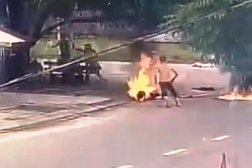 Vụ mẹ chồng, con dâu đổ xăng đốt người đánh ghen: Vì sao bị khởi tố về tội giết người?