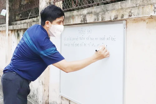 Đề xuất tăng phụ cấp cho hàng loạt tổ trưởng dân phố, trưởng thôn