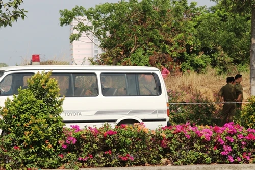 Tá hỏa phát hiện người nước ngoài treo cổ trong làng Đại học