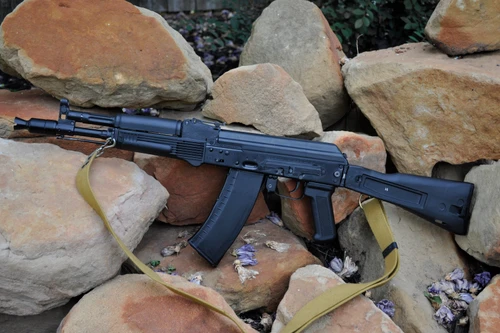 [ẢNH] Nga bất ngờ trang bị siêu súng AK-105 cho lính tinh nhuệ Syria