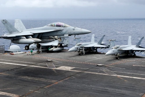 [ẢNH] Siêu tàu sân bay Mỹ bất ngờ xuất hiện tại biển Đông