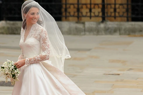 [ẢNH] Chiêm ngưỡng 12 mẫu váy cưới đẹp nhất trong lịch sử Hoàng gia các nước