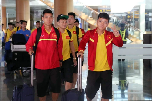 Thầy trò HLV Hữu Thắng đã tới Nay Pyi Taw, chuẩn bị tập buổi đầu tiên