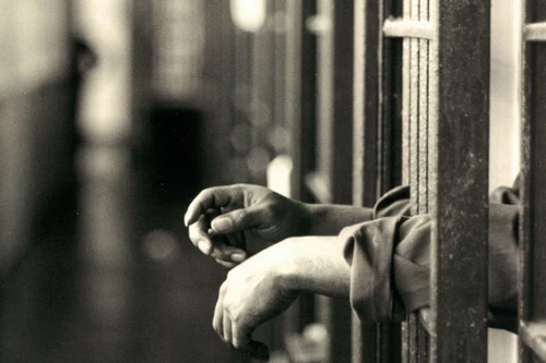 Trở thành tội phạm vì… nấu ăn trong đồn cảnh sát