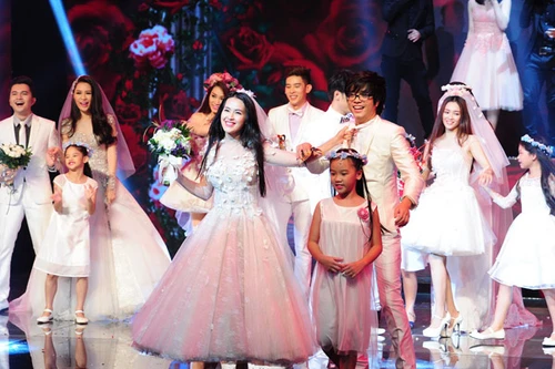 Cặp đôi hoàn hảo: Ấn tượng với màn đám cưới tập thể