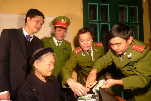 Đến tận nhà làm CMND cho người dân