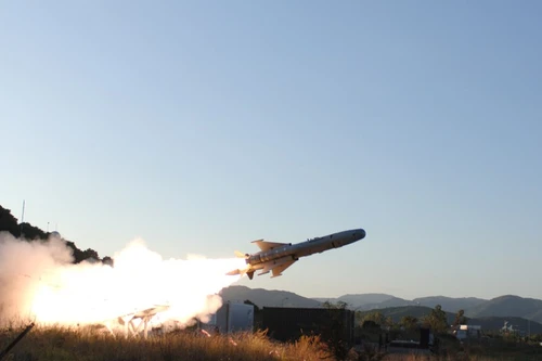 [ẢNH] Sát thủ diệt hạm uy lực nhất Venezuela rực lửa trên biển thị uy