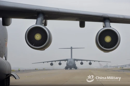 [ẢNH] "Lực sĩ bay" Y-20 thể hiện uy lực tại Vũ Hán, Trung Quốc