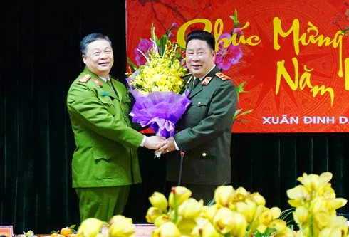 Đẩy mạnh cải cách hành chính