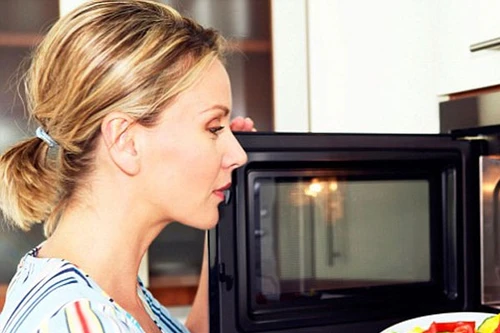 Lưu ý khi hâm nóng thức ăn