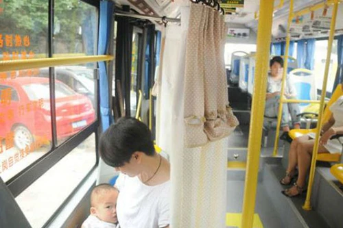 Ghế cho con bú trên xe buýt